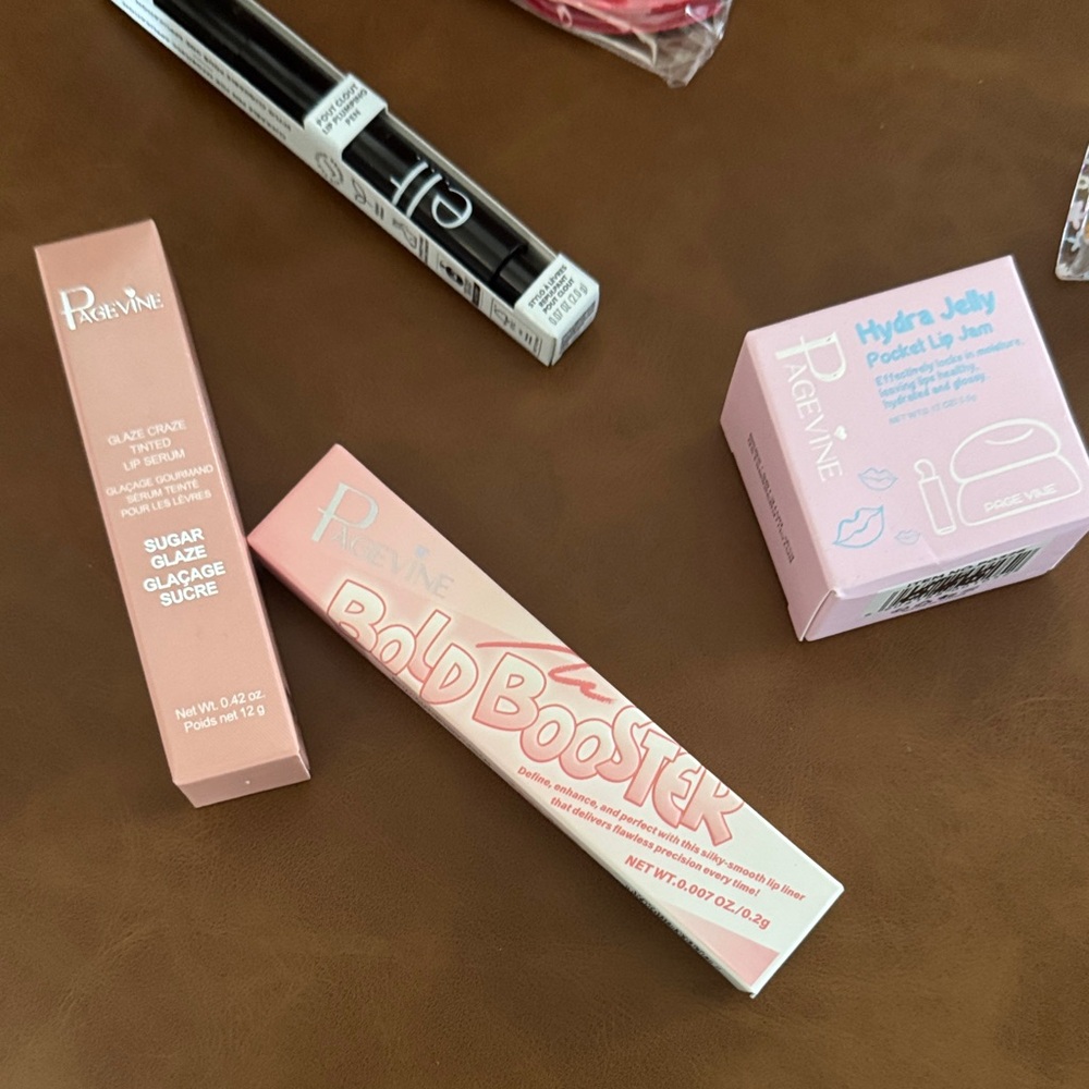 New Makeup & Claw Clip Bundle - Picture 4 of 9